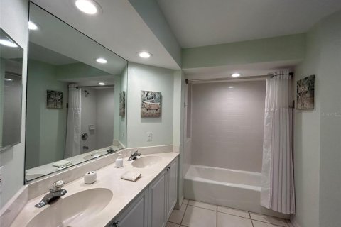 House in Bradenton, Florida 2 bedrooms, 103.77 sq.m. № 2213989 - photo 23