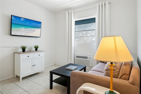 Снять в аренду кондоминиум в Майами-Бич, Флорида 1 спальня, 38.09м2, № 1892931 - фото 3