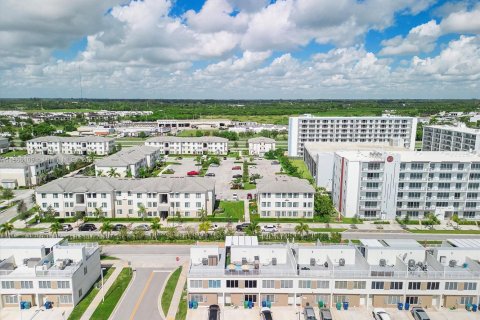 Снять в аренду таунхаус в Хомстед, Флорида 3 спальни, 133.22м2, № 1957891 - фото 26