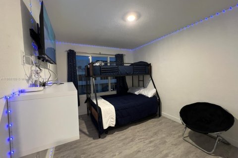 Снять в аренду таунхаус в Хомстед, Флорида 3 спальни, 133.22м2, № 1957891 - фото 11