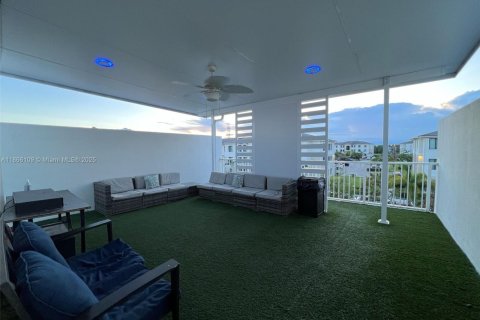 Снять в аренду таунхаус в Хомстед, Флорида 3 спальни, 133.22м2, № 1957891 - фото 18