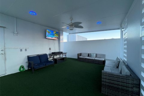 Снять в аренду таунхаус в Хомстед, Флорида 3 спальни, 133.22м2, № 1957891 - фото 14