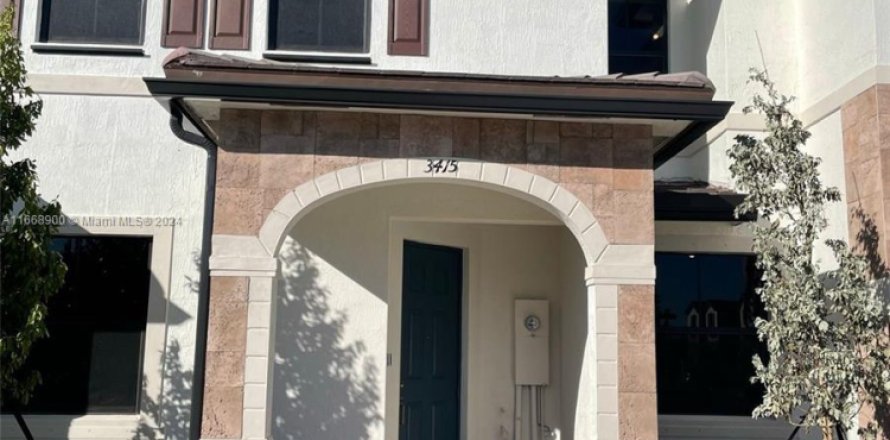 Adosado en Hialeah, Florida 3 dormitorios, 153.29 m2 № 1859544