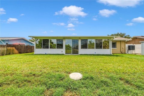 Casa en venta en Saint Petersburg, Florida, 3 dormitorios, 110.55 m2 № 2199473 - foto 4