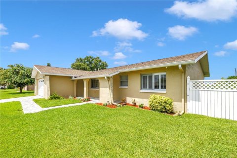 Casa en venta en Saint Petersburg, Florida, 3 dormitorios, 110.55 m2 № 2199473 - foto 2