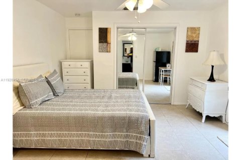 Снять в аренду коммерческую недвижимость в Санрайз, Флорида 1 спальня, 142.79м2, № 2034147 - фото 4