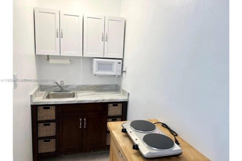 Снять в аренду коммерческую недвижимость в Санрайз, Флорида 1 спальня, 142.79м2, № 2034147 - фото 8