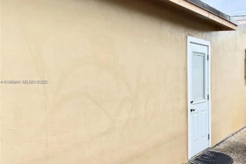 Снять в аренду коммерческую недвижимость в Санрайз, Флорида 1 спальня, 142.79м2, № 2034147 - фото 2