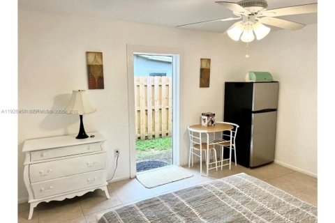 Снять в аренду коммерческую недвижимость в Санрайз, Флорида 1 спальня, 142.79м2, № 2034147 - фото 3