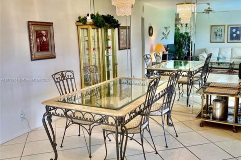 Copropriété à vendre à Pompano Beach, Floride: 2 chambres, 92.9 m2 № 1921382 - photo 14