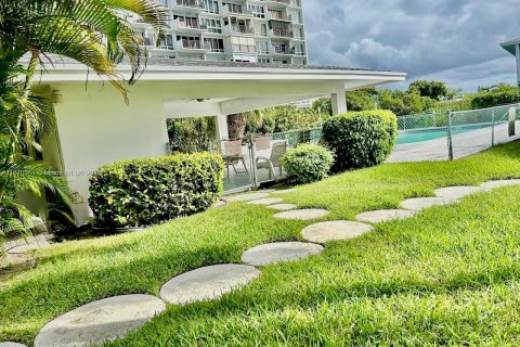 Copropriété à vendre à Pompano Beach, Floride: 2 chambres, 92.9 m2 № 1921382 - photo 5