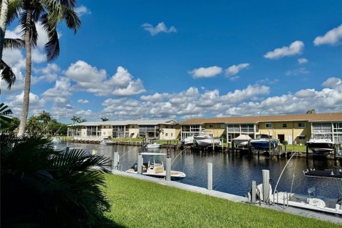 Copropriété à vendre à Pompano Beach, Floride: 2 chambres, 92.9 m2 № 1921382 - photo 3