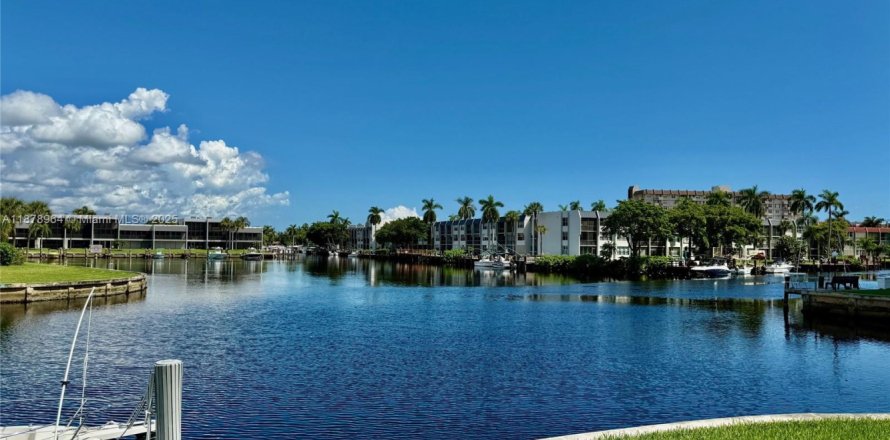 Condo à Pompano Beach, Floride, 2 chambres  № 1921382