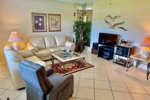 Copropriété à vendre à Pompano Beach, Floride: 2 chambres, 92.9 m2 № 1921382 - photo 10