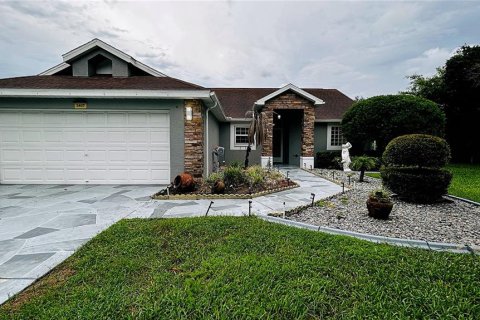 House in Plant City, Florida 3 bedrooms, 134.71 sq.m. № 2373558