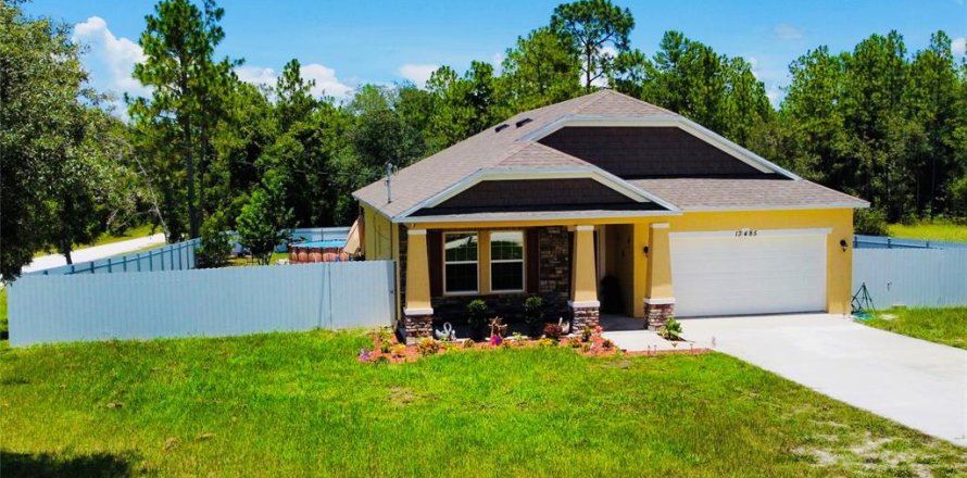 Casa en Weeki Wachee, Florida 4 dormitorios, 185.53 m2 № 1829703