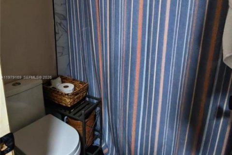 Condo in Hollywood, Florida, 2 bedrooms  № 2043132 - photo 23