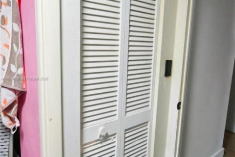 Condo in Hollywood, Florida, 2 bedrooms  № 2043132 - photo 11