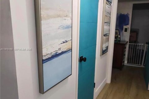 Condo in Hollywood, Florida, 2 bedrooms  № 2043132 - photo 15