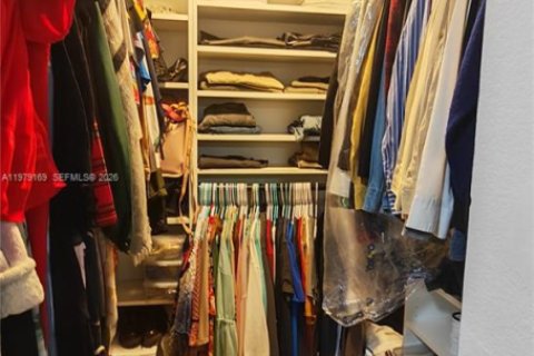 Condo in Hollywood, Florida, 2 bedrooms  № 2043132 - photo 19