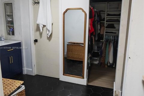 Condo in Hollywood, Florida, 2 bedrooms  № 2043132 - photo 20