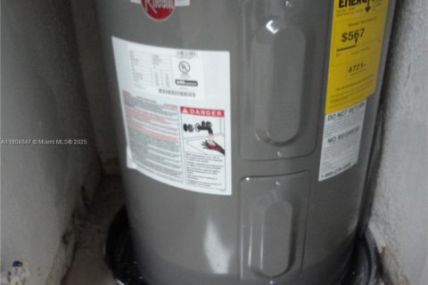 Condominio en alquiler en Plantation, Florida, 1 dormitorio, 74.88 m2 № 1956068 - foto 7