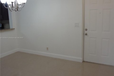 Condominio en alquiler en Plantation, Florida, 1 dormitorio, 74.88 m2 № 1956068 - foto 17