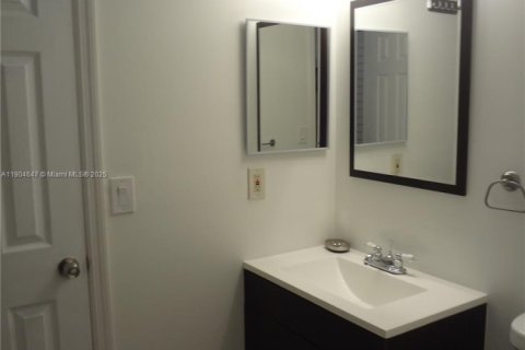 Condominio en alquiler en Plantation, Florida, 1 dormitorio, 74.88 m2 № 1956068 - foto 12