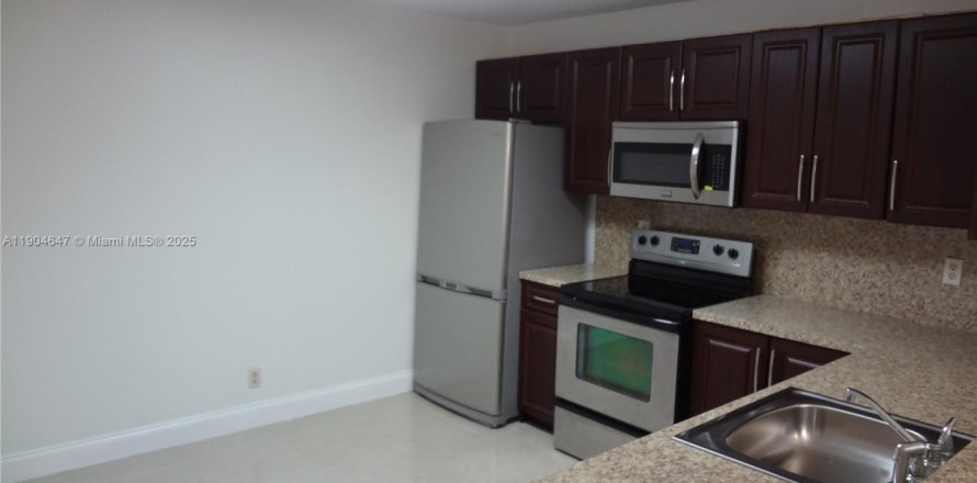 Condominio en Plantation, Florida, 1 dormitorio № 1956068