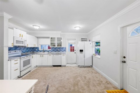 Casa en alquiler en Hollywood, Florida, 2 dormitorios, 75.44 m2 № 1988178 - foto 8