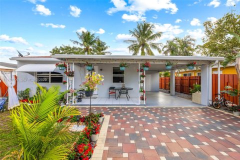 Casa en alquiler en Hollywood, Florida, 2 dormitorios, 75.44 m2 № 1988178 - foto 1