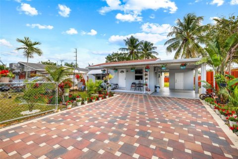 Casa en alquiler en Hollywood, Florida, 2 dormitorios, 75.44 m2 № 1988178 - foto 2
