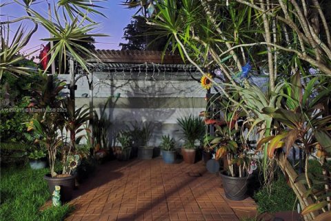 House in Miami, Florida 4 bedrooms, 159.61 sq.m. № 1949202 - photo 7