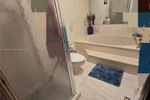 House in Miami, Florida 4 bedrooms, 159.61 sq.m. № 1949202 - photo 3