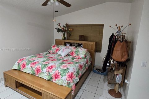 House in Miami, Florida 4 bedrooms, 159.61 sq.m. № 1949202 - photo 2