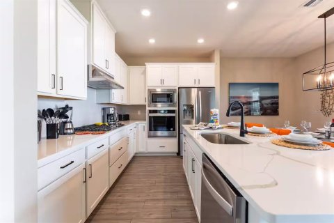 Casa en venta en Kissimmee, Florida, 5 dormitorios, 211.82 m2 № 2234275 - foto 4