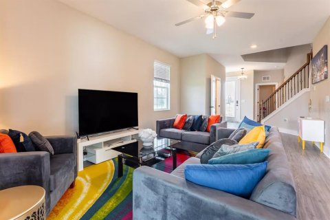 Casa en venta en Kissimmee, Florida, 5 dormitorios, 211.82 m2 № 2234275 - foto 3