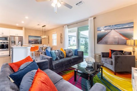 Casa en venta en Kissimmee, Florida, 5 dormitorios, 211.82 m2 № 2234275 - foto 2
