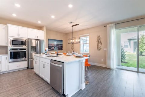 Casa en venta en Kissimmee, Florida, 5 dormitorios, 211.82 m2 № 2234275 - foto 6