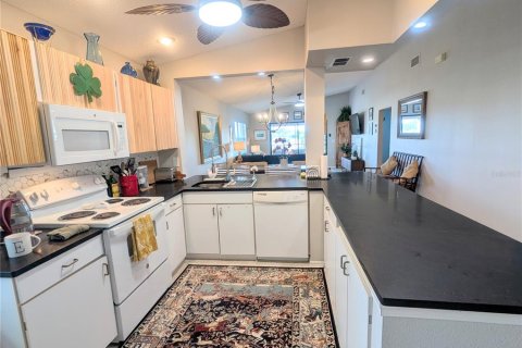 Copropriété à louer à Sarasota, Floride: 2 chambres, 114.27 m2 № 2097209 - photo 11
