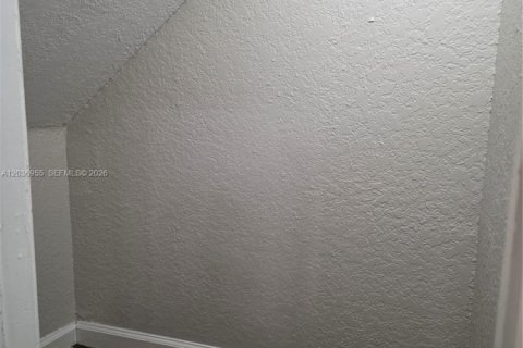 Townhouse in Tamarac, Florida 2 bedrooms, 130.43 sq.m. № 2154211 - photo 10