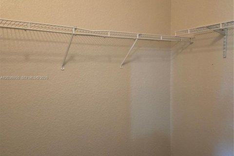 Townhouse in Tamarac, Florida 2 bedrooms, 130.43 sq.m. № 2154211 - photo 16