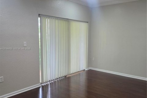 Townhouse in Tamarac, Florida 2 bedrooms, 130.43 sq.m. № 2154211 - photo 4
