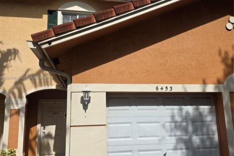Adosado en Tamarac, Florida 2 dormitorios, 130.43 m2 № 2154211