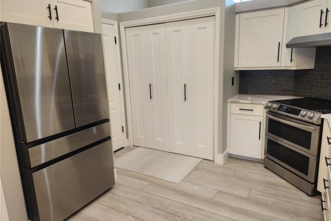 Villa ou maison à louer à Sarasota, Floride: 2 chambres, 161.19 m2 № 2099882 - photo 9