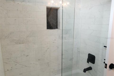Villa ou maison à louer à Sarasota, Floride: 2 chambres, 161.19 m2 № 2099882 - photo 15
