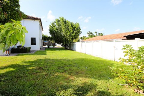 Casa en venta en Miami, Florida, 4 dormitorios, 302.77 m2 № 1887437 - foto 26