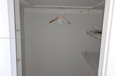 Снять в аренду кондоминиум в Майами, Флорида 1 спальня, 53.88м2, № 2005523 - фото 4