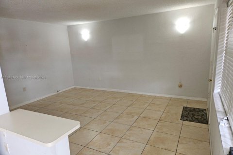 Кондоминиум с 1 спальней в Майами, Флорида № 2005523