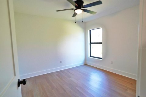 Immobilier commercial à vendre à Port Charlotte, Floride: 6 chambres, 222.97 m2 № 2415225 - photo 13